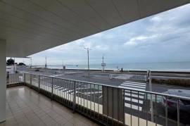 Appartement FACE MER avec grande terrasse et trois chambres possibles