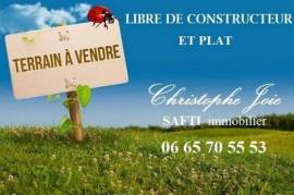 Terrain plat libre de constructeur. Emprise 60%