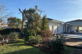 Villa familiale avec Piscine .