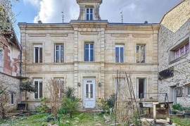 Maison à rénover de 288 m² – Grand potentiel à Cartelègue !