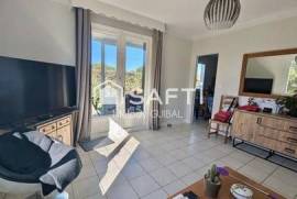À Médis, 2 maisons indépendantes, 155 m2 au total, 5 chambres, garage et jardin clos.