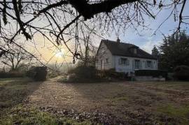 Coup de coeur pour cette belle maison et son parc boisé