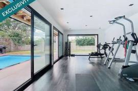 Maison comtemporaine de 246 m² avec piscine