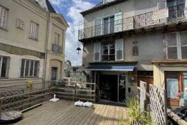 Charming appartement with shop in the Heart of Juillac