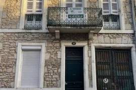 Stone building 130m² strategically located