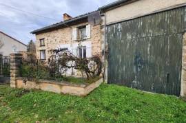 Adriers - A One bedroom house renovated, a house to renovate, barn and land