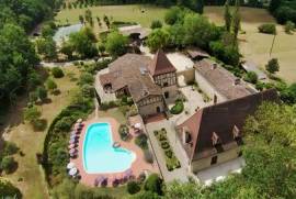 CHÂTEAU SEIGNEURIAL XVème LOT-ET-GARONNE/DORDOGNE