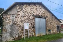 Grange avec dépendance et jardin clôturé