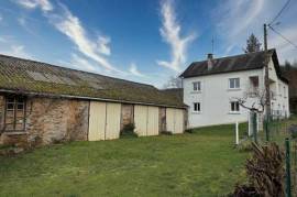 Entre Brive et Tule - Maison avec avec dépendances en pierre, mare et puits