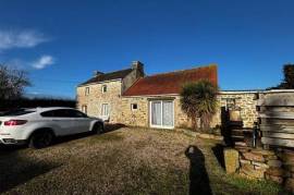 Maison avec une dépendance et jardin constructible