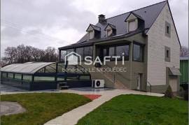BELLE MAISON TRADITIONNELLE- PISCINE COUVERTE ET CHAUFFÉE - HANGAR ET DEPENDANCES