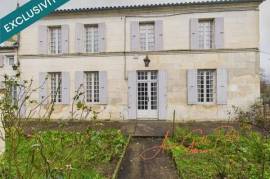 Demeure charentaise de caractère 230 m² et ses dépendances de 219 m²