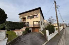 Maison familiale et spacieuse située à Attigny