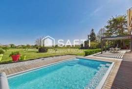 MAISON FAMILIALE AVEC PISCINE ET JARDIN