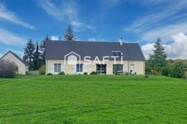 Pour les amoureux d’espace et de verdure : maison de 2017 sur 9 350 m² de terrain.