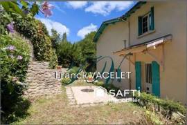 Charmante maison en pierre avec jardin, garage et fort potentiel