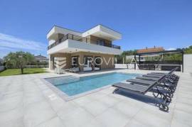 Istria, Vodnjan: Luxurious Modern House with Pool in a Peaceful Location