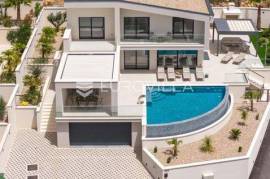 Split-Podstrana, luxury villa with garage, swimming pool and panoramic sea view