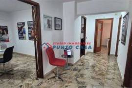 PRESSI VIA SPALTI – Appartamento uso ufficio al 1°p. c/a – 85 mq ca. – 3 vani + acc. Ottimo contesto