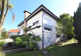 Detached house T4 near Holmes Place in Nogueira, Braga