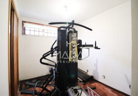 Detached house T4 near Holmes Place in Nogueira, Braga