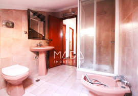 Detached house T4 near Holmes Place in Nogueira, Braga