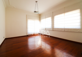 Detached house T4 near Holmes Place in Nogueira, Braga