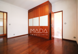 Detached house T4 near Holmes Place in Nogueira, Braga