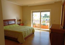Excellent T3 Apartment in Gambelas for Sale