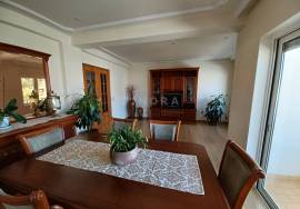 Excellent T3 Apartment in Gambelas for Sale