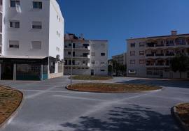Excellent T3 Apartment in Gambelas for Sale