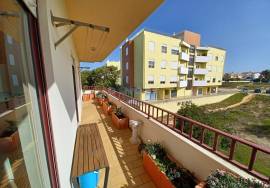 Excellent T3 Apartment in Gambelas for Sale