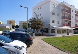 Excellent T3 Apartment in Gambelas for Sale