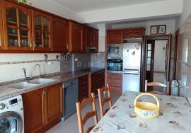 Excellent T3 Apartment in Gambelas for Sale