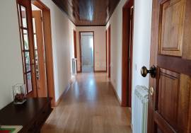 Excellent T3 Apartment in Gambelas for Sale
