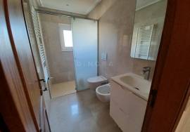 Excellent T3 Apartment in Gambelas for Sale