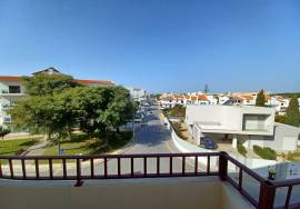 Excellent T3 Apartment in Gambelas for Sale