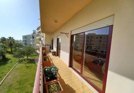 Excellent T3 Apartment in Gambelas for Sale