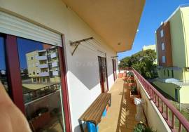 Excellent T3 Apartment in Gambelas for Sale