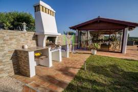 Fantastic 4 Bedroom Villa, with swimming pool, large garden, and garage, near Lagos