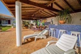 Fantastic 4 Bedroom Villa, with swimming pool, large garden, and garage, near Lagos
