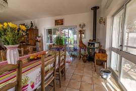 Fantastic 4 Bedroom Villa, with swimming pool, large garden, and garage, near Lagos
