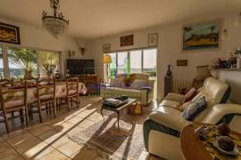 Fantastic 4 Bedroom Villa, with swimming pool, large garden, and garage, near Lagos