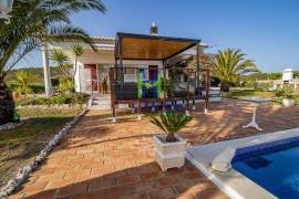 Fantastic 4 Bedroom Villa, with swimming pool, large garden, and garage, near Lagos