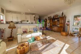 Fantastic 4 Bedroom Villa, with swimming pool, large garden, and garage, near Lagos