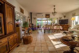 Fantastic 4 Bedroom Villa, with swimming pool, large garden, and garage, near Lagos