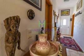 Fantastic 4 Bedroom Villa, with swimming pool, large garden, and garage, near Lagos
