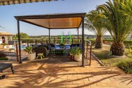 Fantastic 4 Bedroom Villa, with swimming pool, large garden, and garage, near Lagos