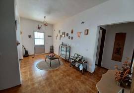 Single-storey house T4 with surrounding land + 3 adjoining rustic lands for sale