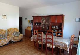 Single-storey house T4 with surrounding land + 3 adjoining rustic lands for sale